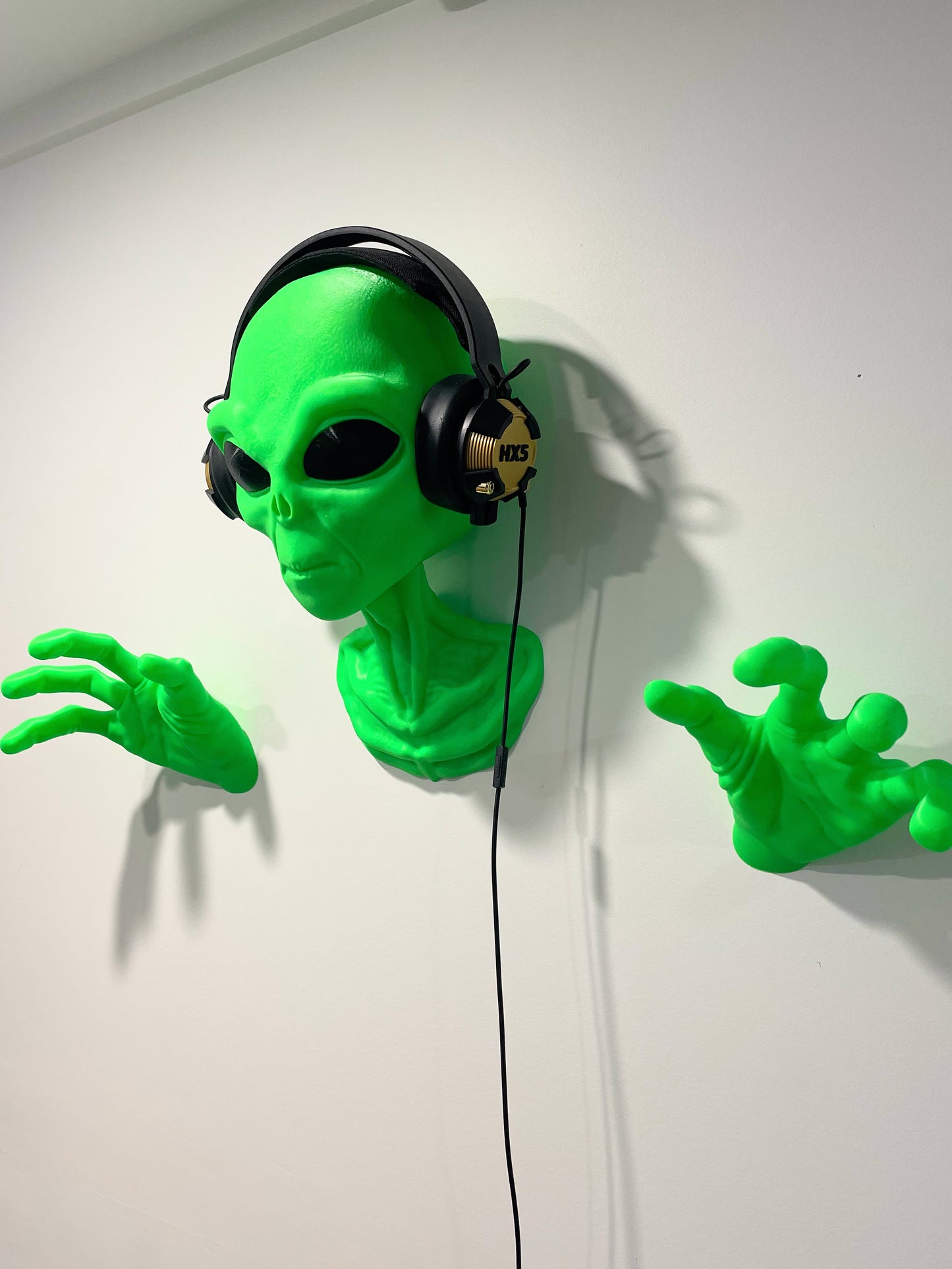 Hanging Alien Bust | 3D Printed Sci-Fi Wall Art | Extraterrestrial Decor for Home, Office, or Bedroom